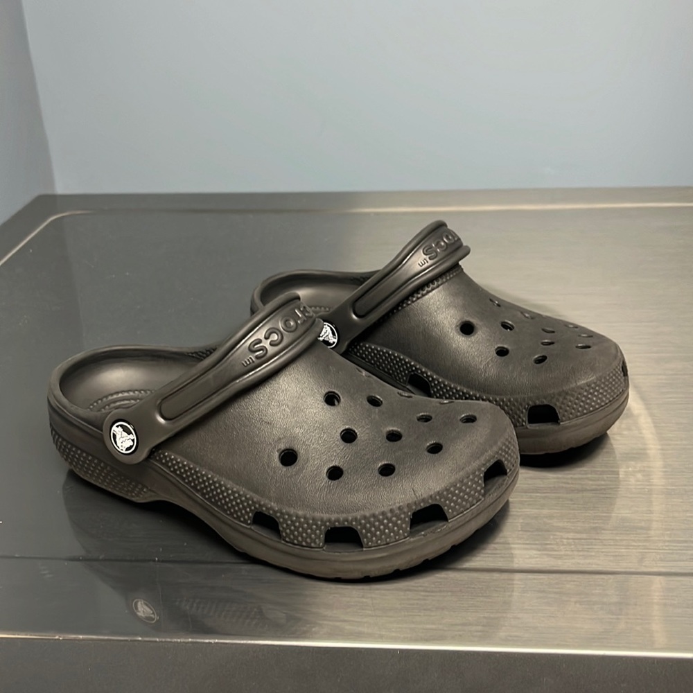 Black crocs kids size 2